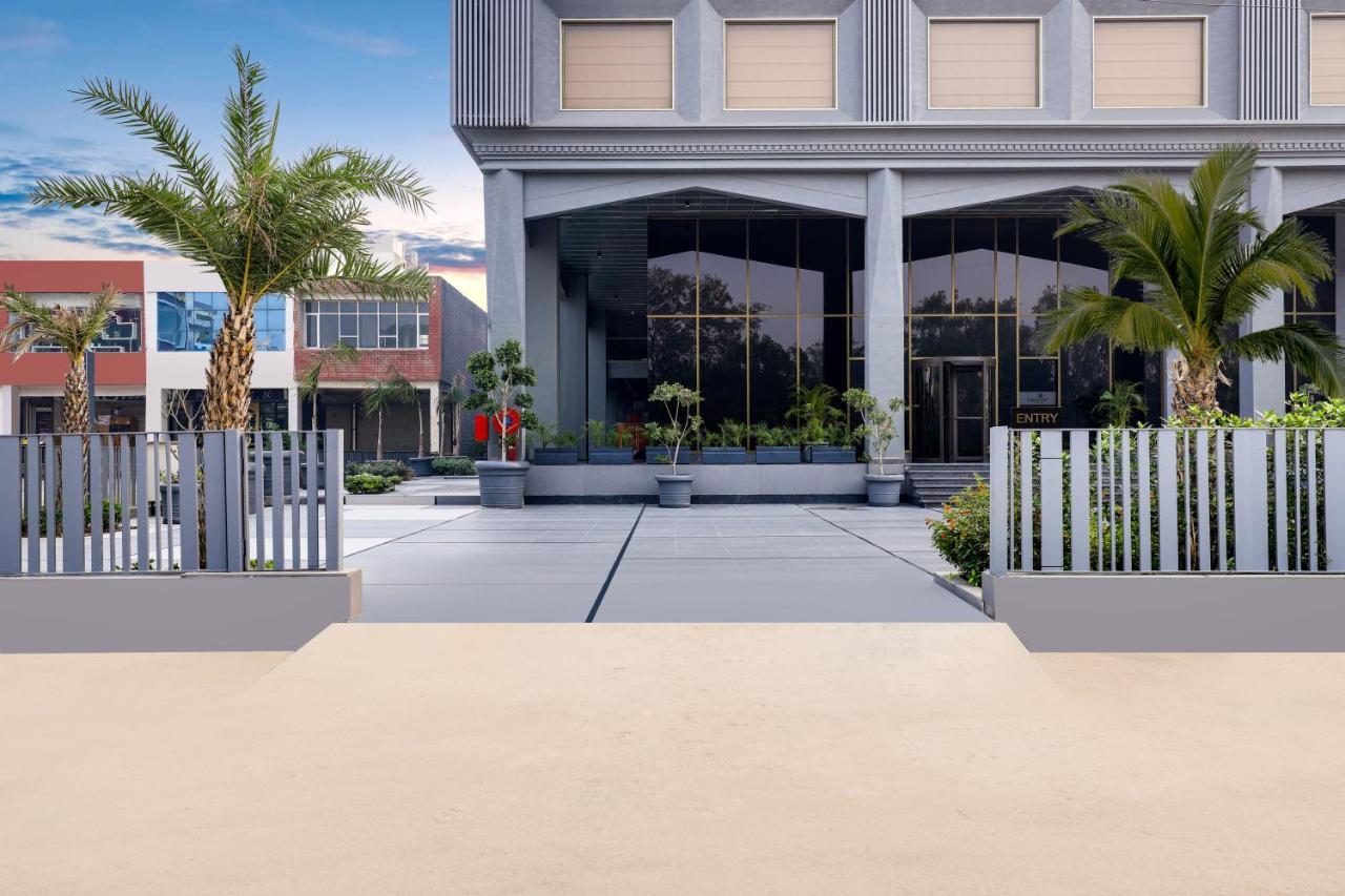 Lemon Tree Hotel, Hisar ภายนอก รูปภาพ